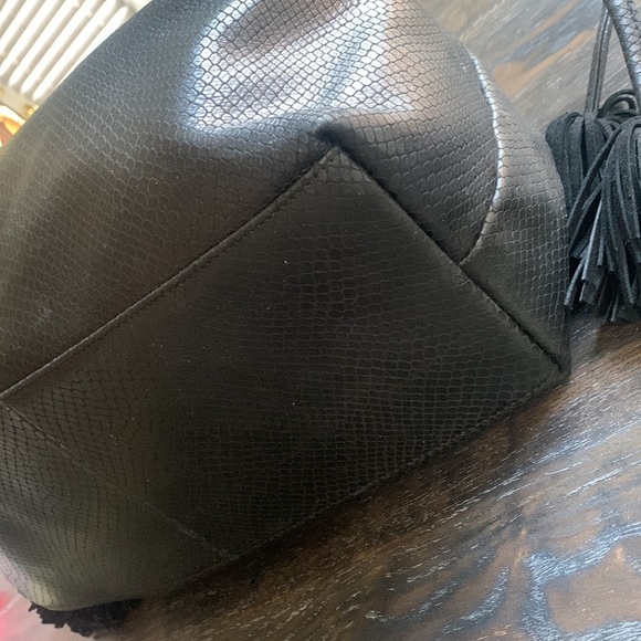 Elaine Turner black snake embossed hobo bag with tassels pre loved condition - Picture 7 of 12